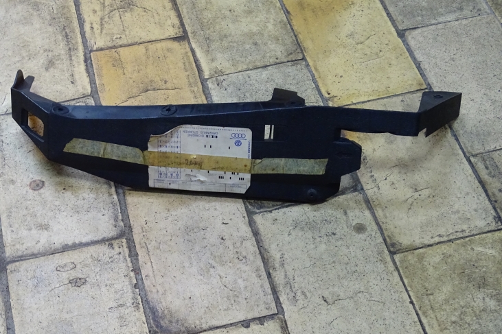 Plastieken afdekkap links kofferruimte Vw Polo 